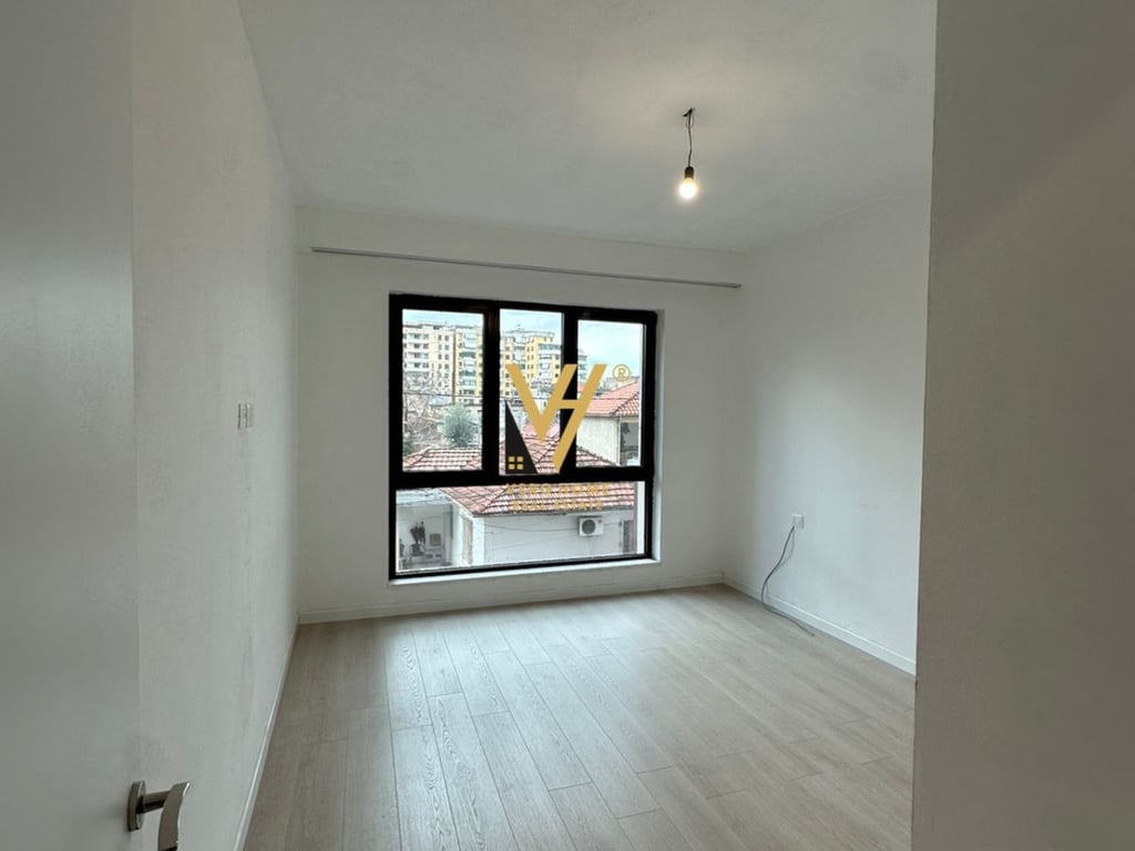 JEPET ZYRE 96 M2 ME QERA TE MYSLYM SHYRI 700 EURO