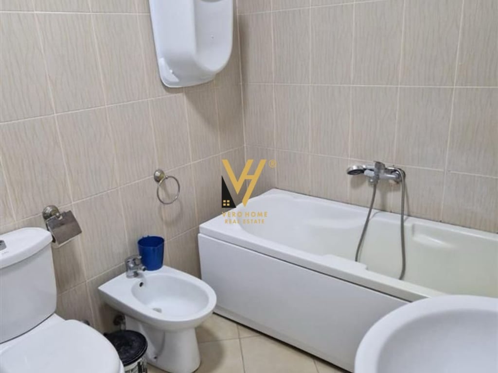 AFFITTASI APPARTAMENTO 3+1+2 A ZOGU I ZI 800 EURO