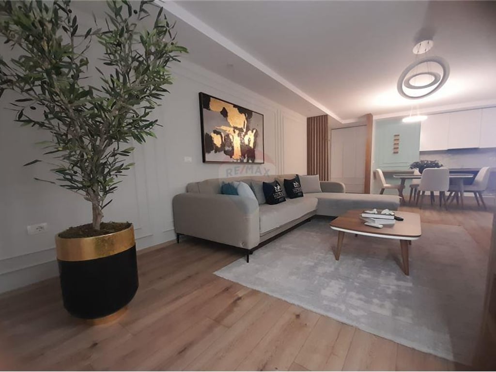 Apartament 2+1 per qira te Komuna Parisit