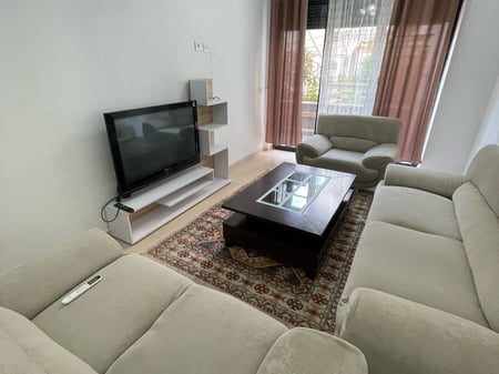 Affittasi appartamento 1+1 a Kodra e Diellit.