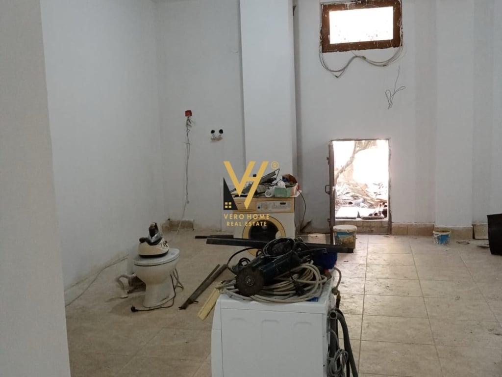 JEPET AMBIENT 140 M2 ME QERA TE TREGU ELEKTRIK 1.200 EURO