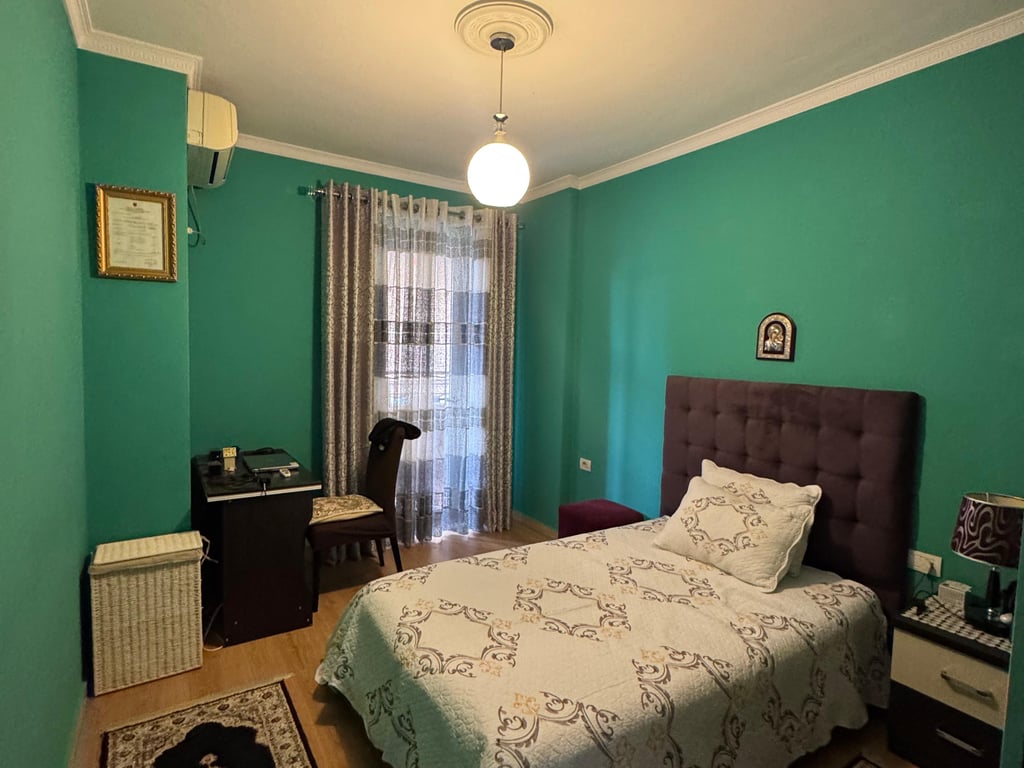 Super Apartament 3+1+2 - te rrethi Astir , mundesi ndarje .