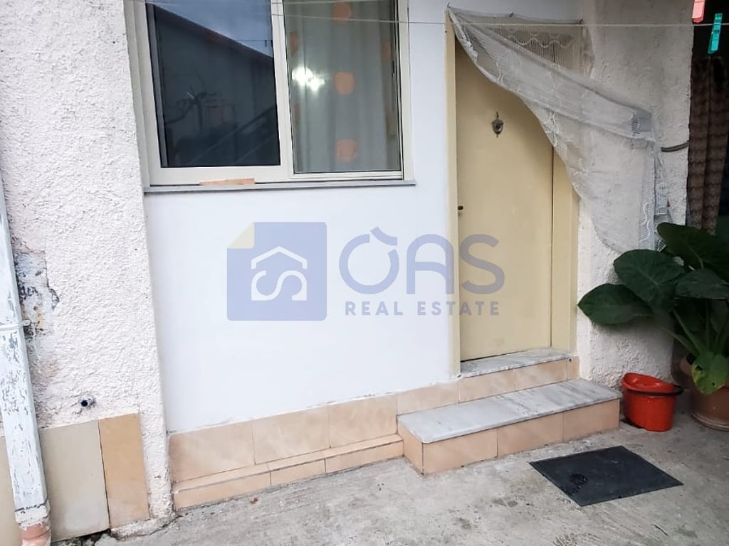 A 1+1 apartment is for rent on Bulevardi Ri.