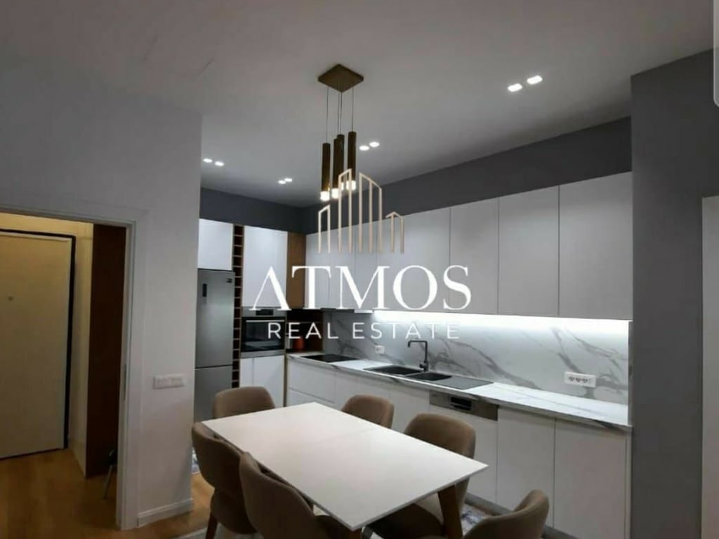 Jepet me qera apartament 3+1+2  Square 21 , Rruga Kavajes 