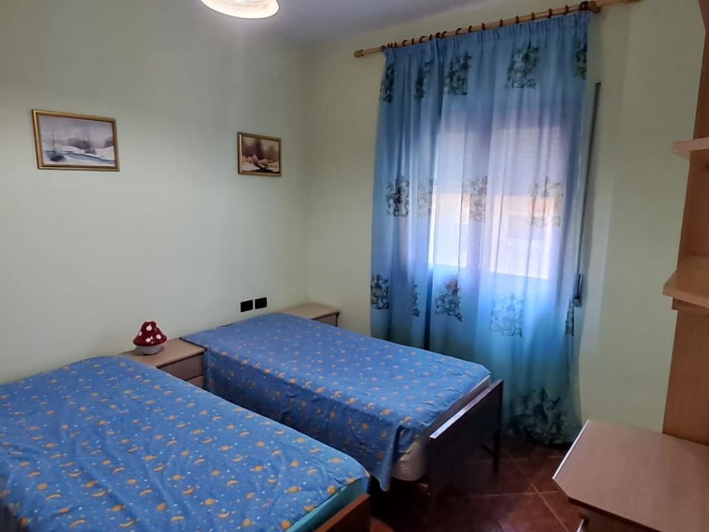 Jepet me qera apartament 2+1 te Rruga e Kavajes