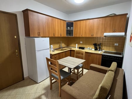 Apartament 1+1 per qira, prane Pallatit Me Shigjeta!