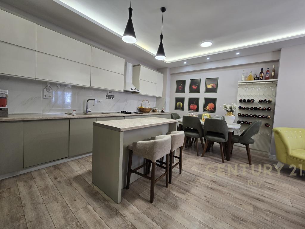 OFROJME APARTAMENT 2+1 PER SHITJE PRANE QENDRES,DURRES 145,000 €