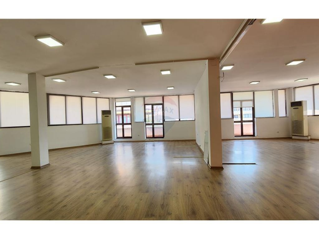 Ambient per Zyra me Qera, Bllok