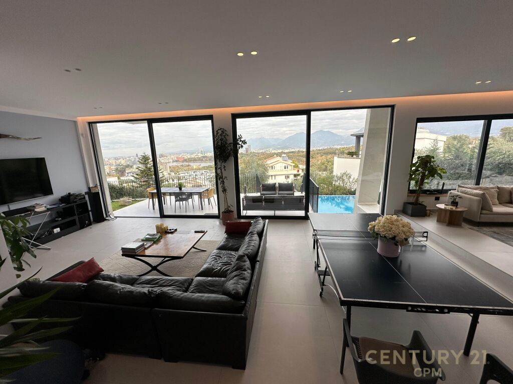 🏠 Villa Available at the Dry Lake