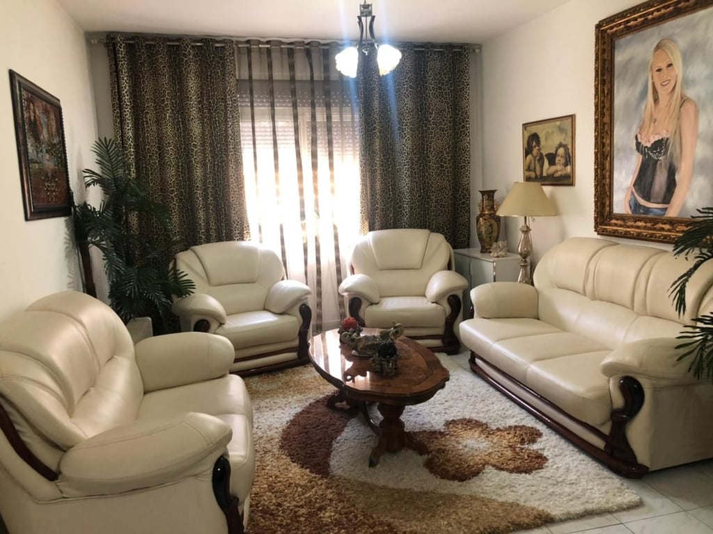 Vendesi Casa Privata Brryli