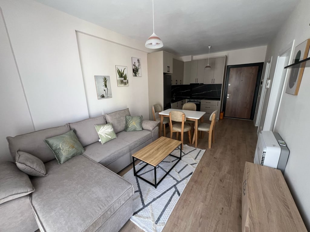 APARTAMENT ME QIRA NE TIRANE  , Univers City