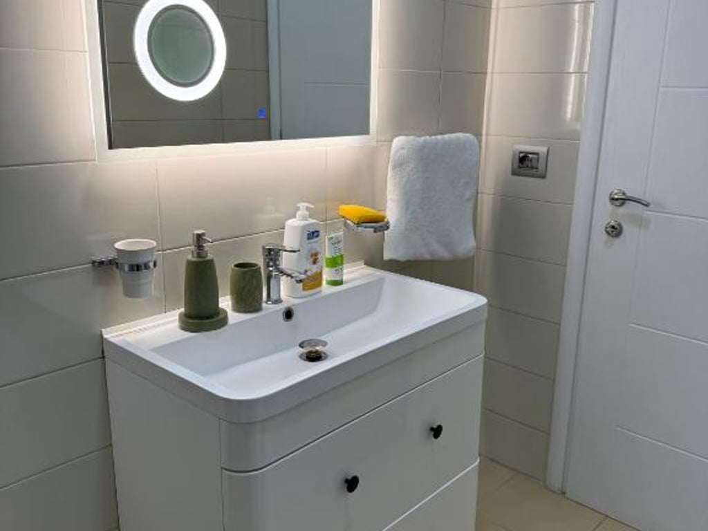 2+1 per qira te Stacioni i Trenit, afer Intermedica