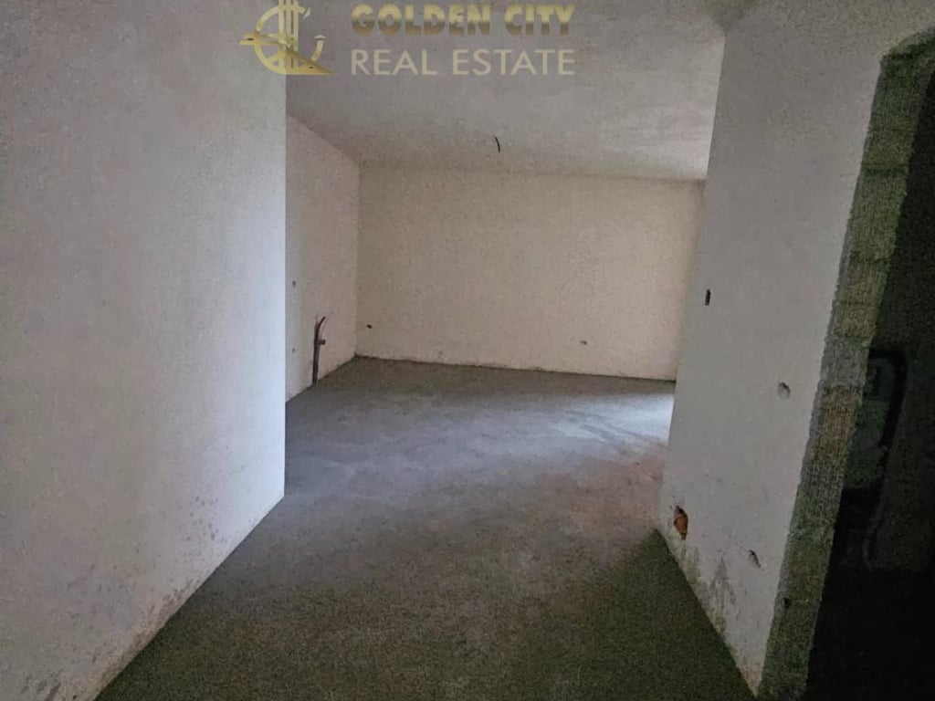 Shitet apartament 2+1+2 Golem