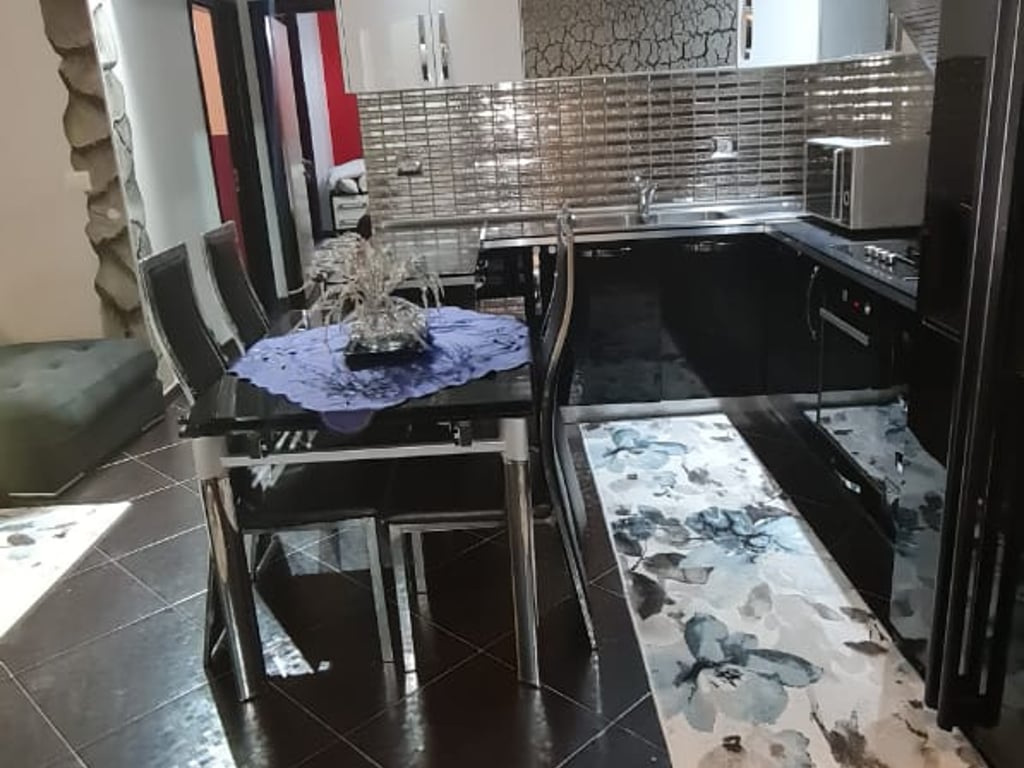 📌Jepet me Qira Apartament 3+1 – Bulevardi i Ri