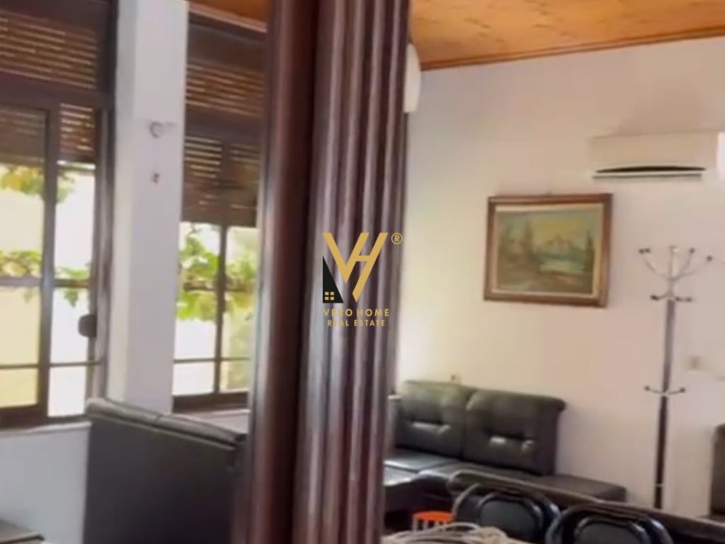 JEPET AMBIENT 74M2 ME QERA TE RRUGA E KAVAJES 80.000 LEKE