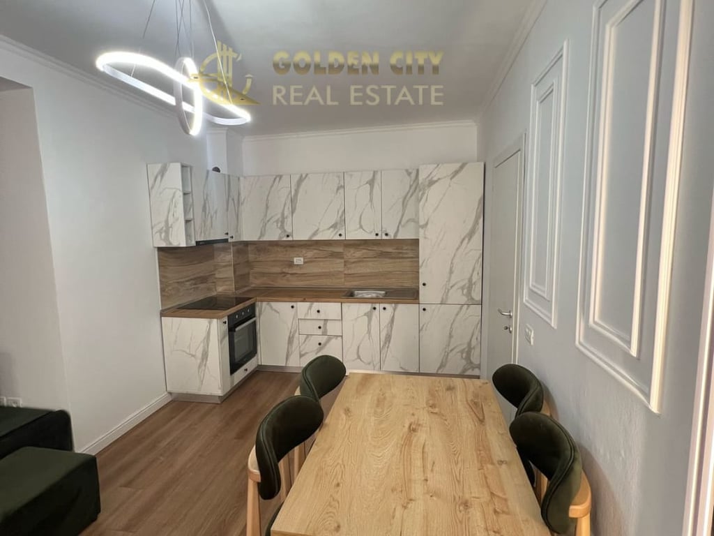 Shitet Apartament 1+1 shkembi kavajes