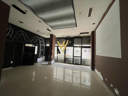 SHOP FOR RENT 100 M2 ON DURRES STREET 80,000 LEK