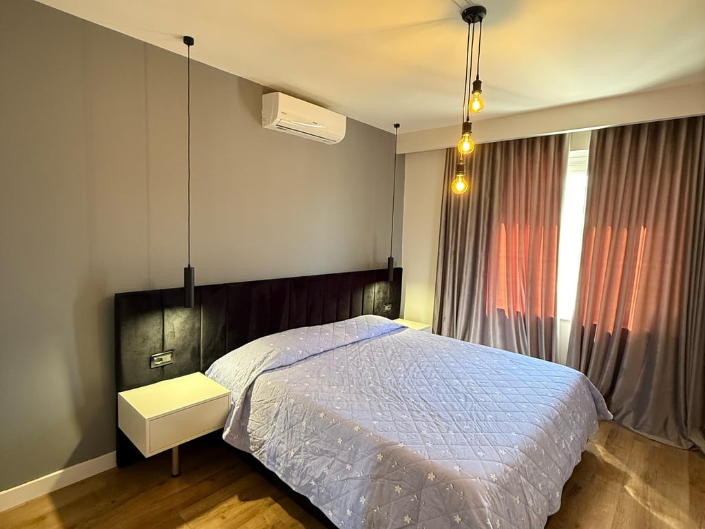 Affittasi appartamento lussuoso 1+1 presso la Comune di Parigi.