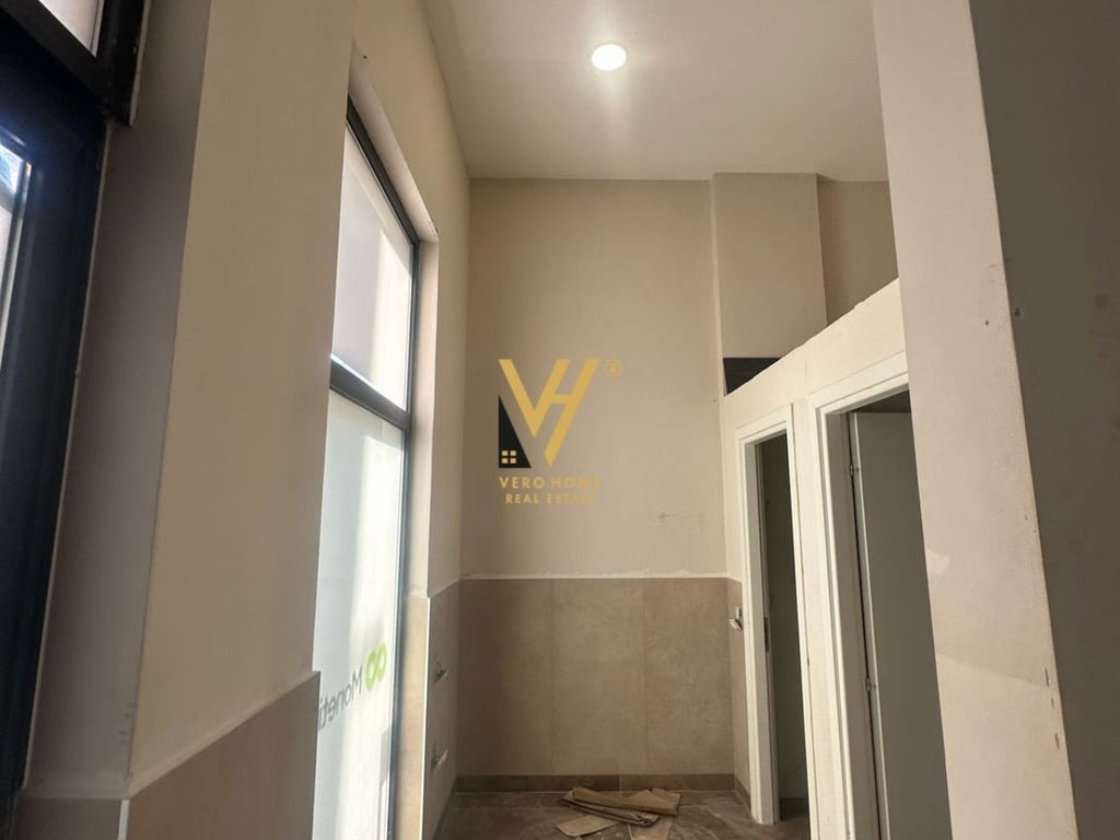 SHOP FOR RENT 89 M2 ON FROSINA PLAKU STREET 100,000 LEK