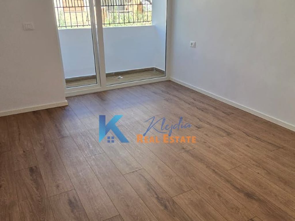 1+1 per SHITJE te 21 Dhjetori, afer Mozaikut te Tiranes