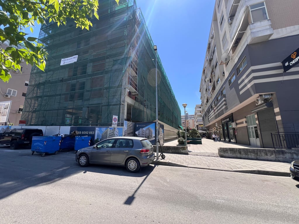 Shitet apartament 1+1 te Kristal Center 