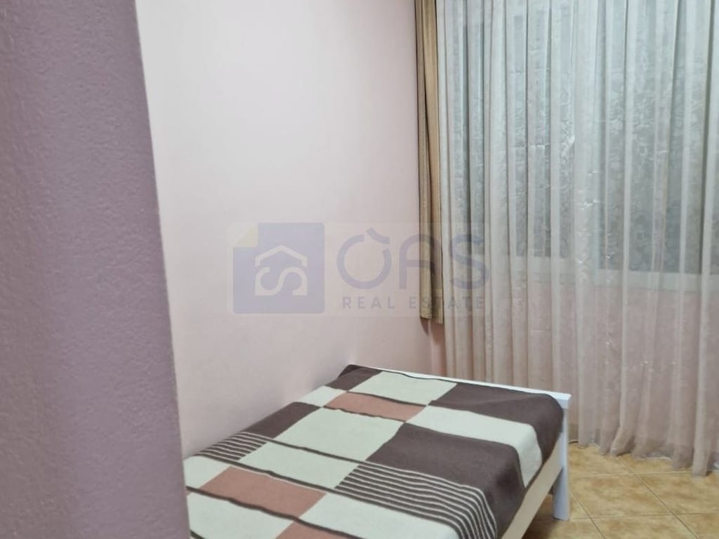 Apartment 3+1 for rent in Zogu i Zi 800 euros.