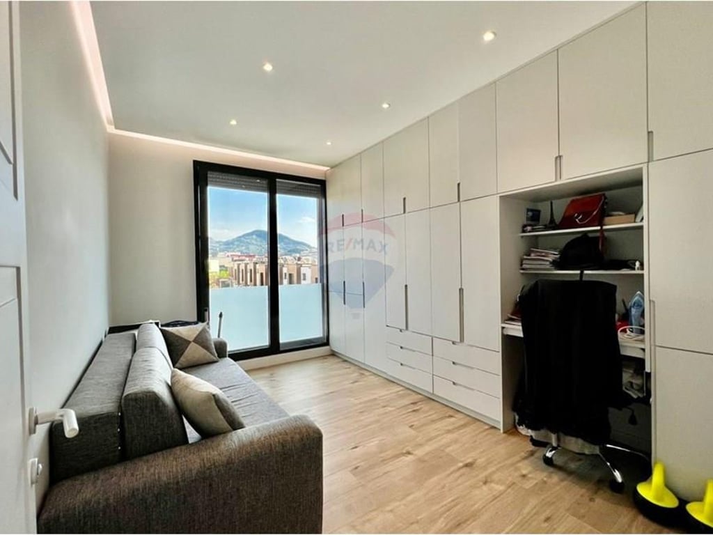 APARTAMENT 3+1+2 &amp; 2 POSTE PARKIMI, PRANE TEG