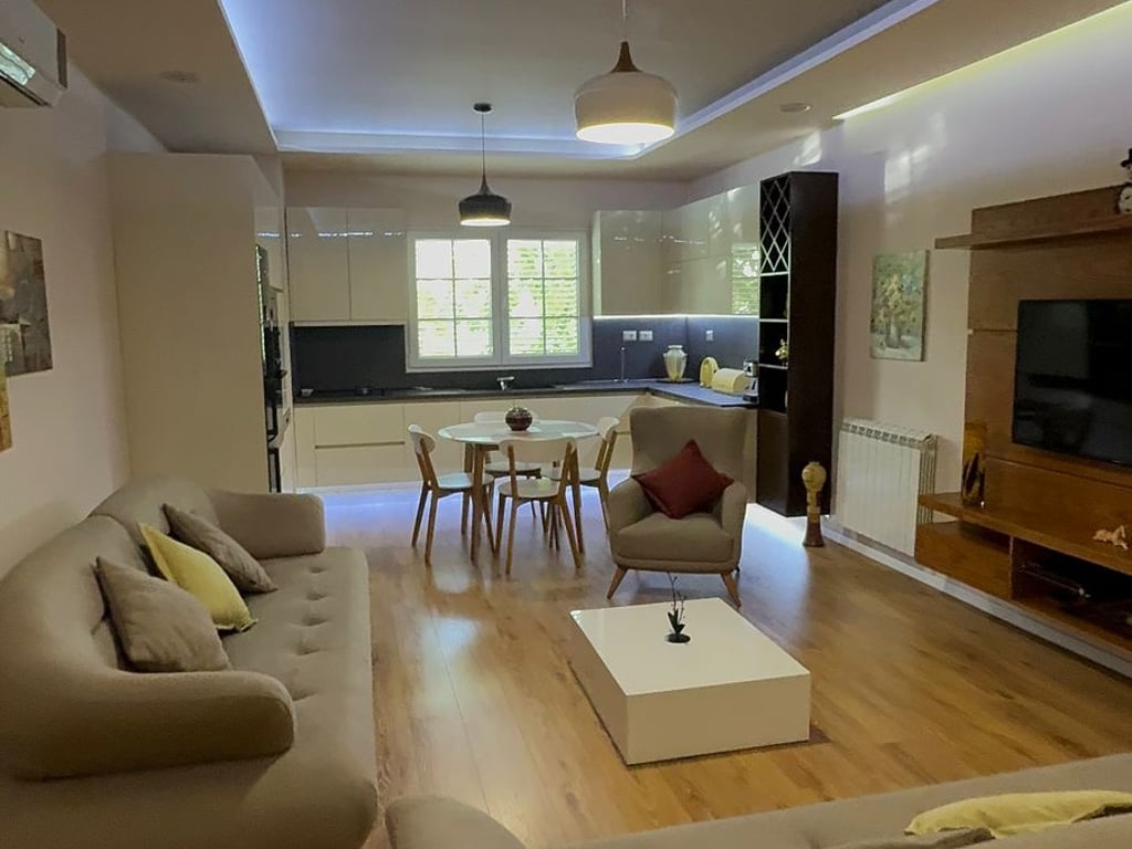 JEPET ME QIRA APARTMENT 2+1+2 TUALETE +2 BALLKONE, PRANE SPITALIT NENE TEREZA, TIRANE