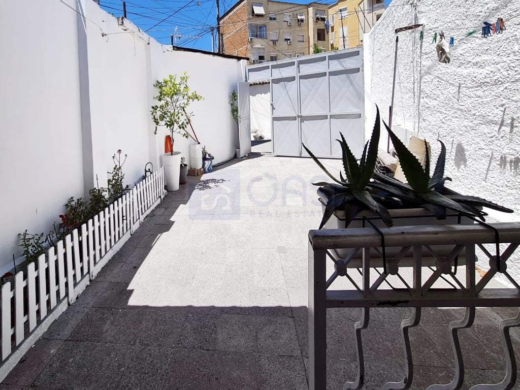 A private one-story house is for rent at Pazari i Ri.