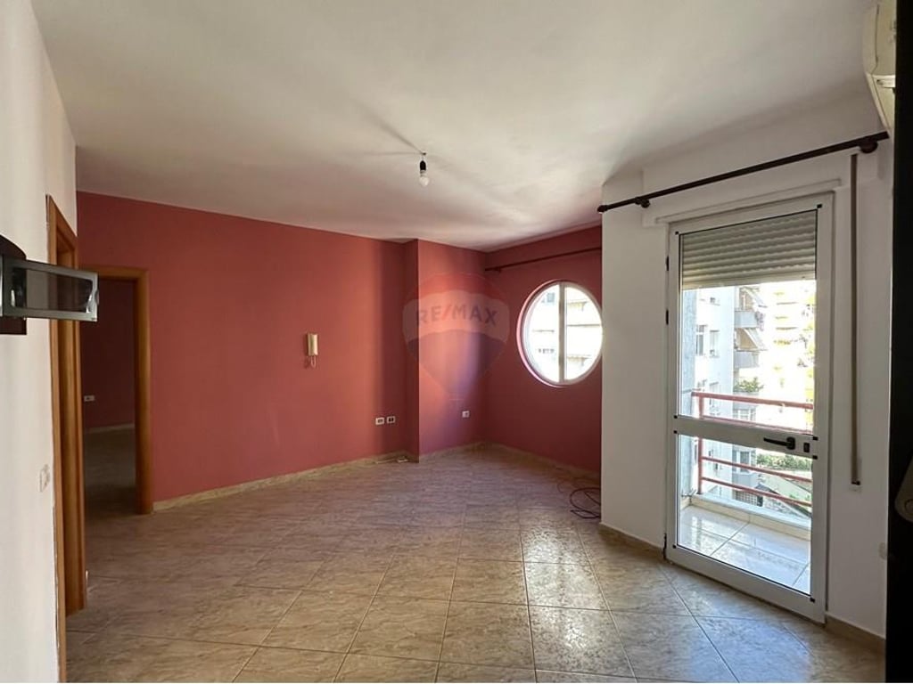 Jepet me qera 2+1 per apartament/zyre