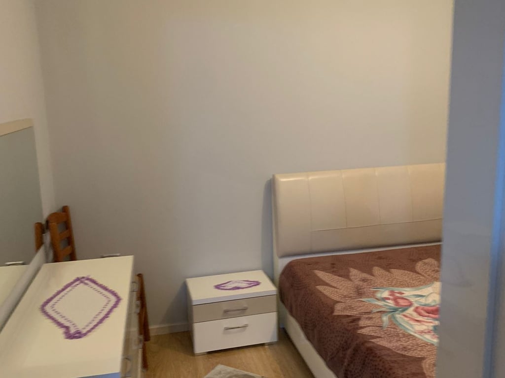 Affittasi appartamento 3+1, Xhamllik presso Piazza Shtraus 500 euro