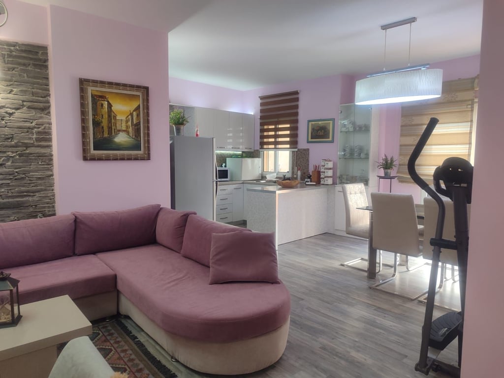SHITET APARTAMENT 2+1+2 NE VOLLGA DURRES ME PAMJE DETI