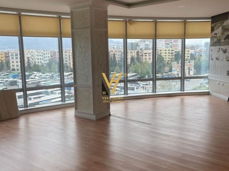 COMMERCIAL SPACE FOR SALE 364 M2 AT THE KAMZA TURN 510,000 EURO