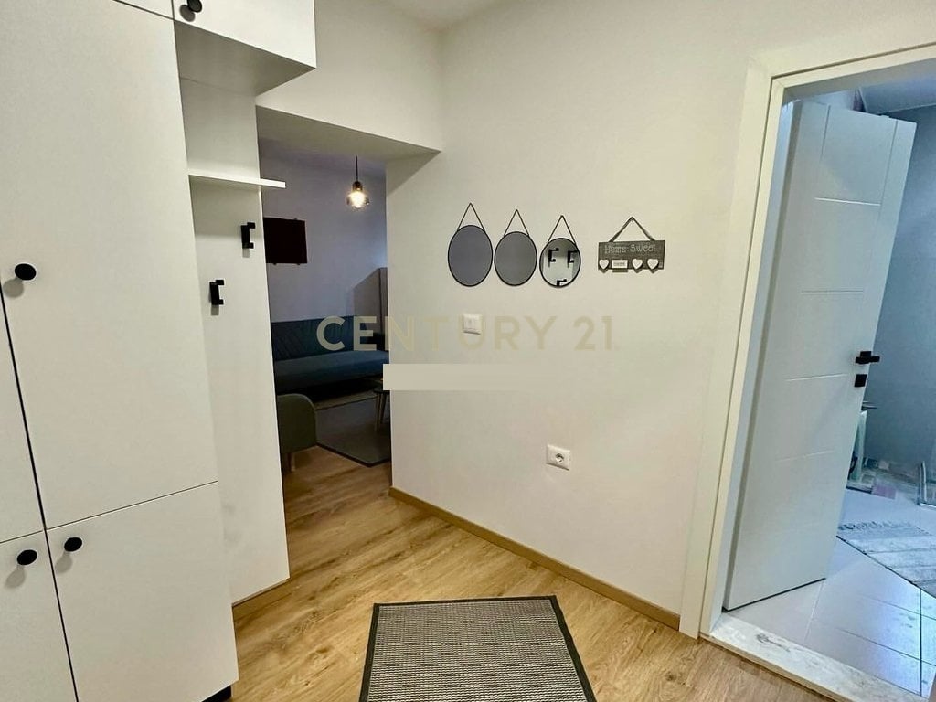 QIRA, STUDIO-APARTAMENT MODERN, MINE PEZA 450 € /Muaj