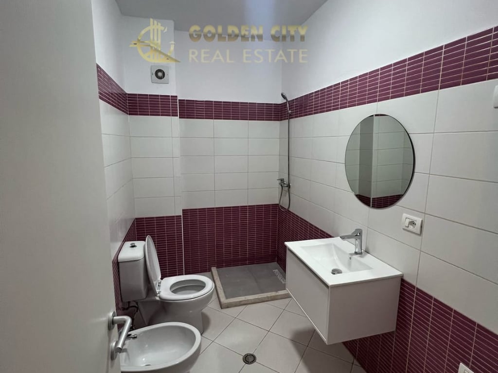 Shitet Apartament 1+1 shkembi kavajes