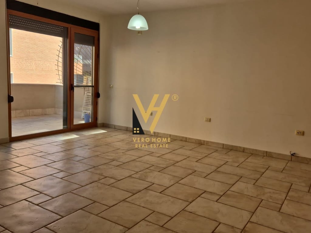 JEPET AMBIENT 140 M2 ME QERA TE RRUGA E ELBASANIT 1.600 EURO