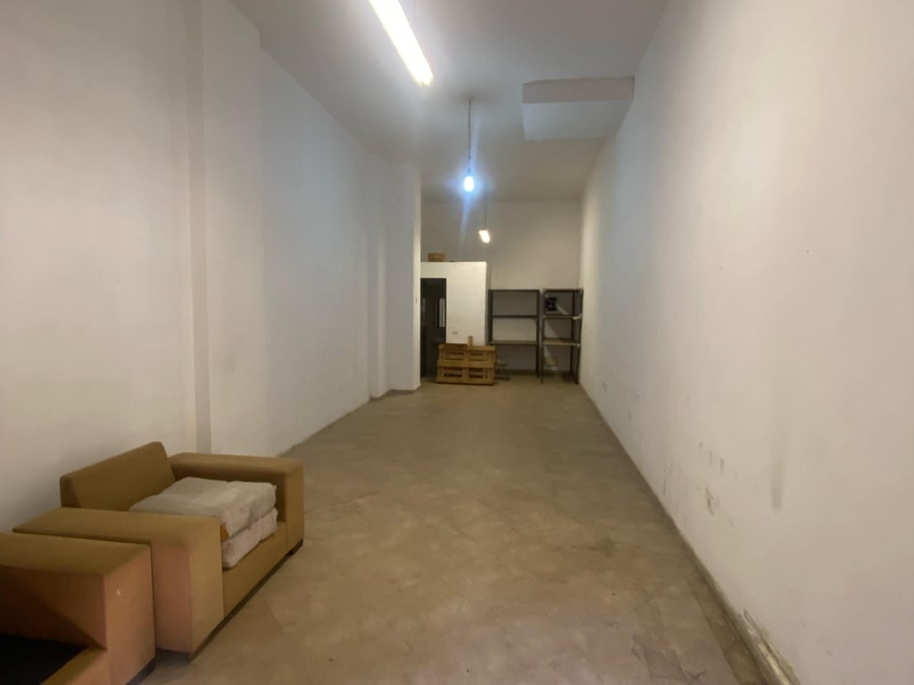 Ambient Biznesi me qira tek rruga e kavajes