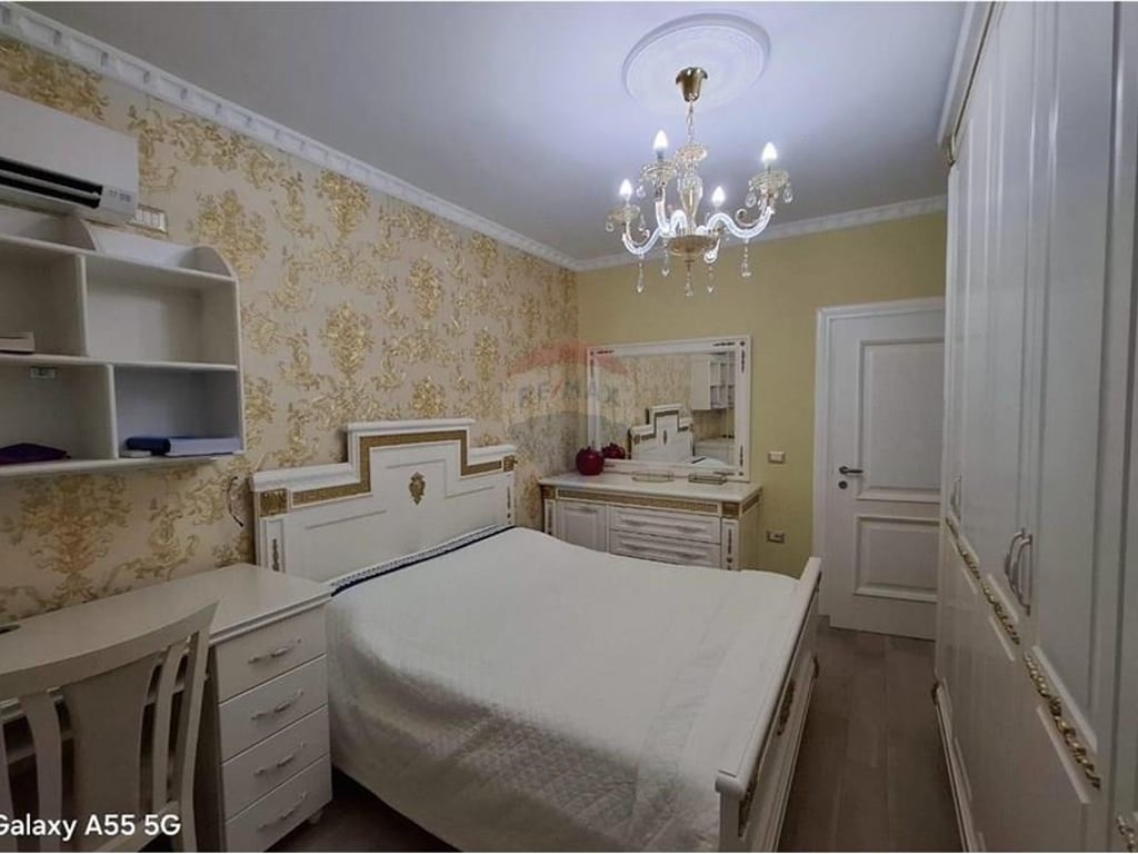 2+1 apartment for rent near the United School.
