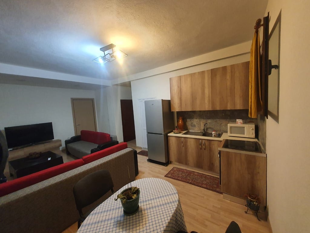 Affittasi appartamento 1+1, a Selita vicino all'Università Marin Barleti, 400 euro.