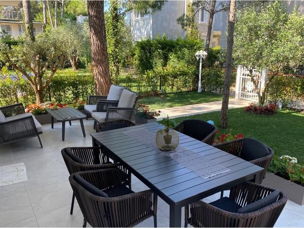 Individual Villa for Sale at Lura 3