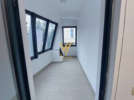 JEPET ZYRE 115 M2 ME QERA TE RRUGA BARDHYL 1.000 EURO