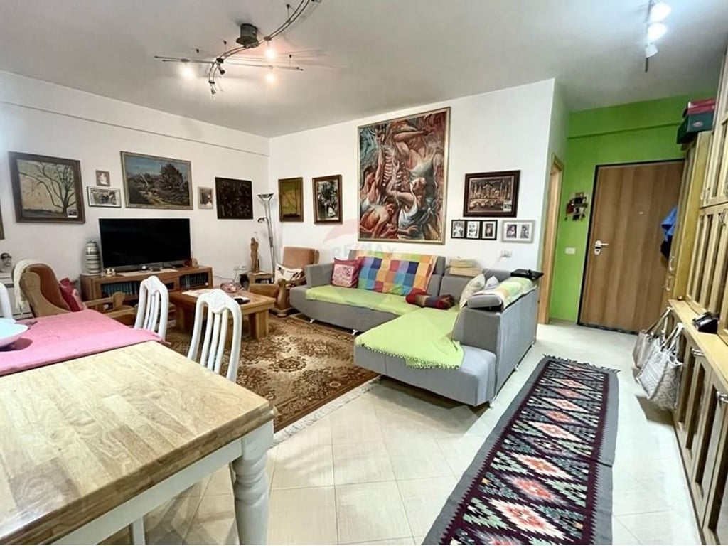 Apartment 2+1 + Garage - Paris Commune