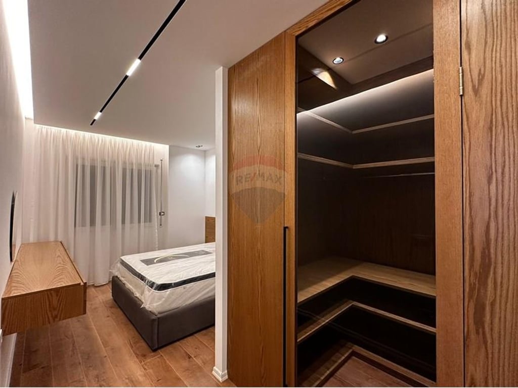 Apartament 2+1+2 me qira tek Kopshti Botanik! 1300€