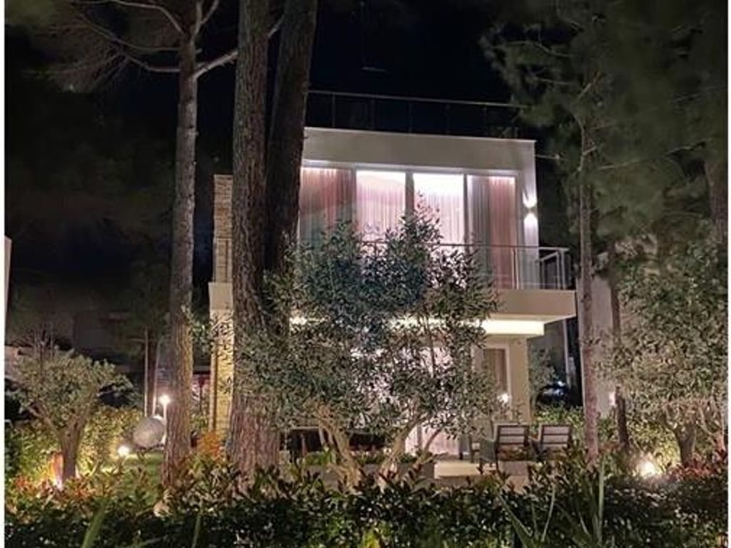 Individual Villa for Sale at Lura 3