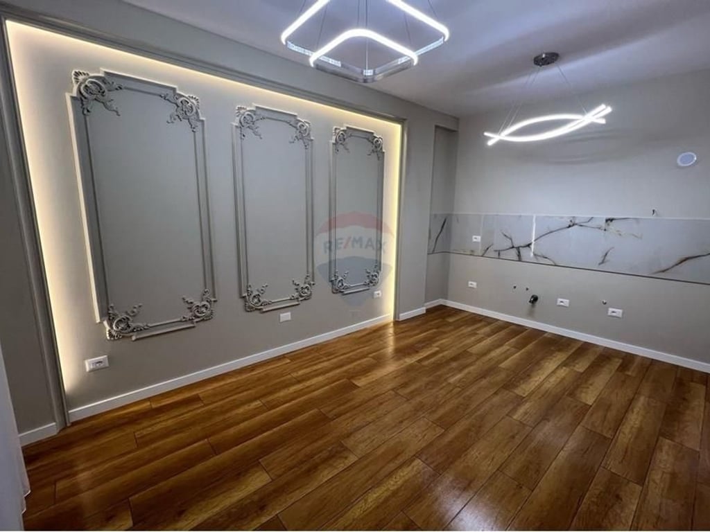 Vendesi appartamento 1+1 in Via Kavajë.