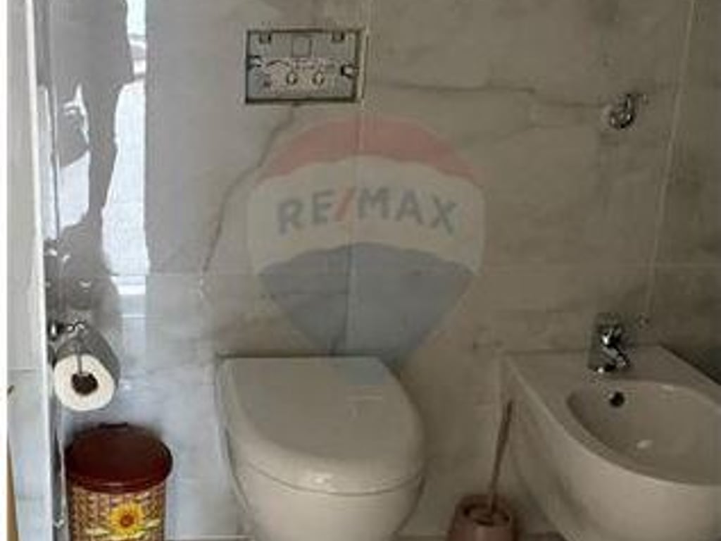 Apartment for rent 3+1 for offices at Komuna e Parisit.