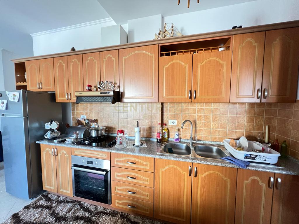 Shitet Apartament 1+1+Post Parkimi, Prane Flower, Golem ! 100,000 €