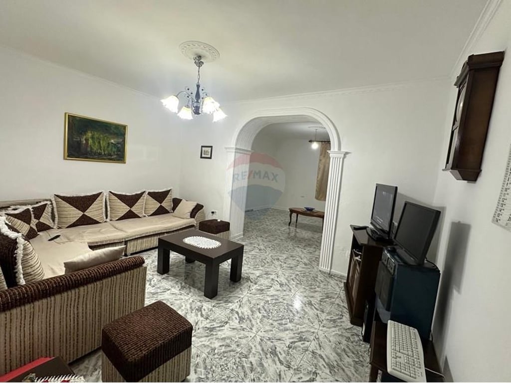 APARTAMENT PER SHITJE NE ZONEN E BLLOKUT