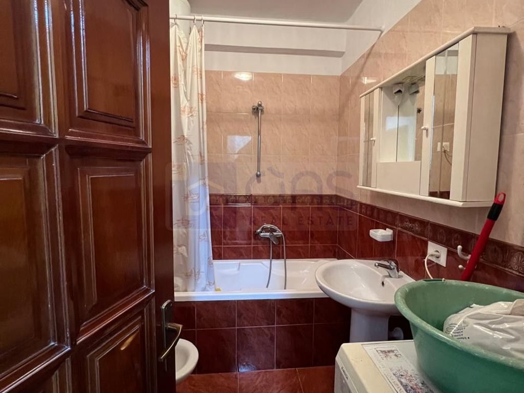 Apartment 1+1 for rent at Pazari i Ri 600 euros.