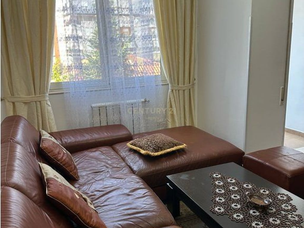 Appartamento 1+1 in affitto in via Elbasanit 600 € /mese